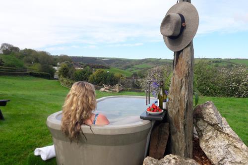 The bath is amazing whether in the day to relax or at night under the stars